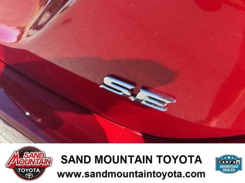 Used 2023 Toyota Camry SE image 9