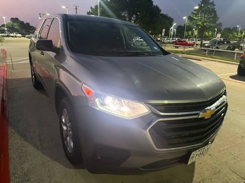 Used 2021 Chevrolet Traverse LS w/ LPO, Floor Liner Package FWD image 3