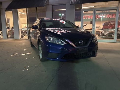 Used 2019 Nissan Sentra SV image 3