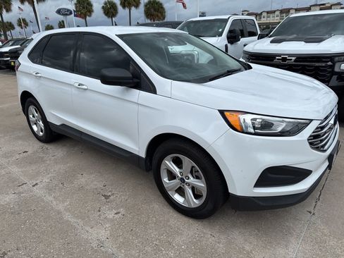 Used 2021 Ford Edge SE image 2