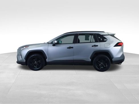 Used 2020 Toyota RAV4 XLE w/ Convenience Package FWD image 9
