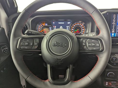 Used 2024 Jeep Wrangler Unlimited Rubicon AWD/4WD image 18