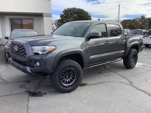 Used 2020 Toyota Tacoma TRD Off-Road image 1