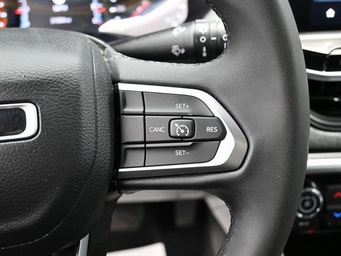 Used 2023 Jeep Compass Latitude image 19