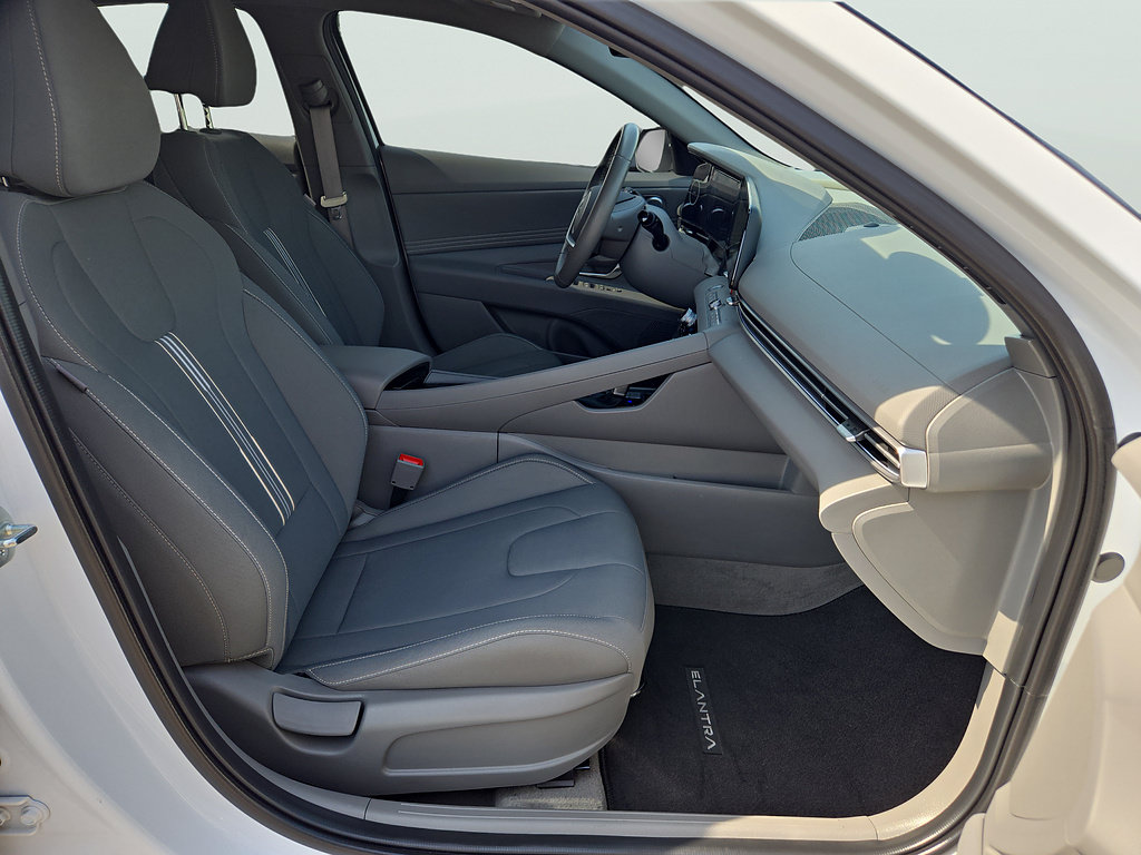 Certified 2025 Hyundai Elantra SEL FWD image 36