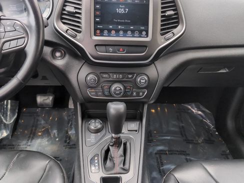 Used 2020 Jeep Cherokee Trailhawk w/ Cold Weather Group AWD/4WD image 16