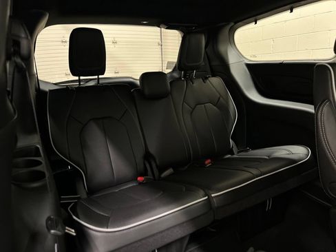 New 2027 Chrysler Pacifica Limited w/ Family Tech Group FWD image 10