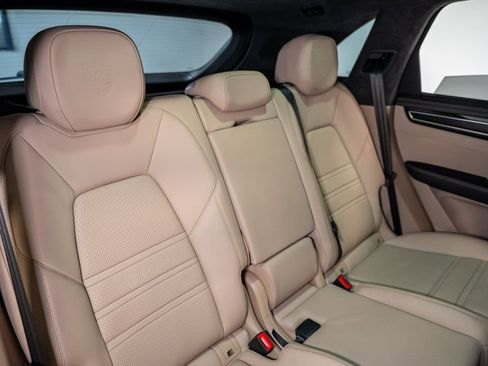 Used 2022 Porsche Cayenne GTS image 35