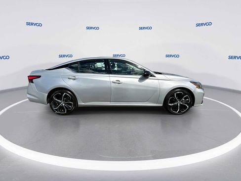 Used 2023 Nissan Altima 2.5 SR FWD image 9