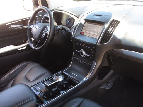 Used 2019 Ford Edge Titanium FWD image 9