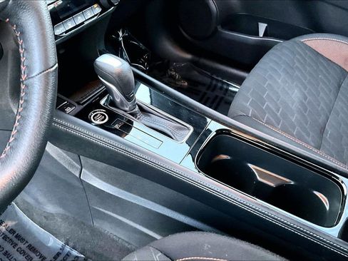 Used 2023 Nissan Kicks SR image 18