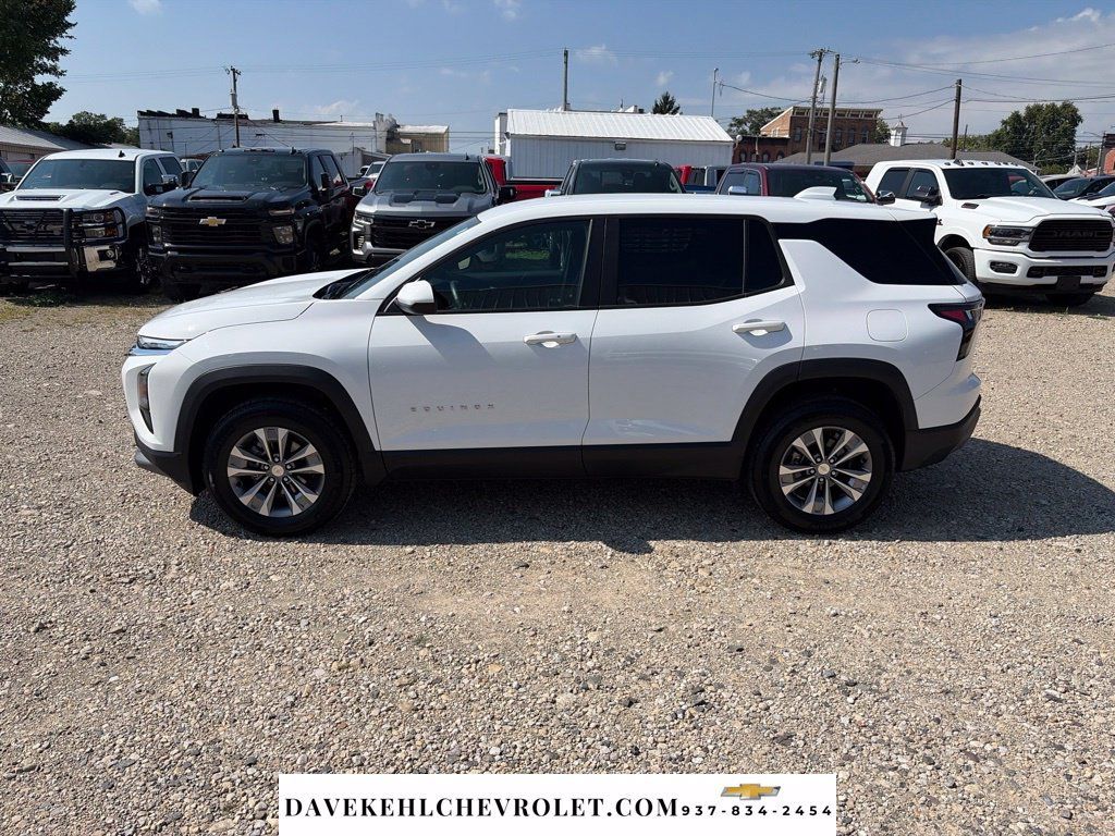Used 2025 Chevrolet Equinox LT AWD/4WD image 2
