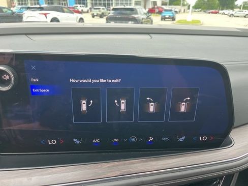 Used 2025 Chevrolet Suburban Z71 AWD/4WD image 30