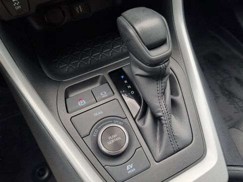 Used 2023 Toyota RAV4 AWD Hybrid image 31