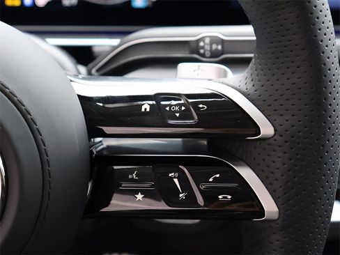 Certified 2025 Mercedes-Benz GLS 450 4MATIC image 36