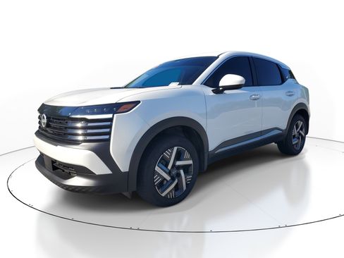 Used 2025 Nissan Kicks SV FWD image 3