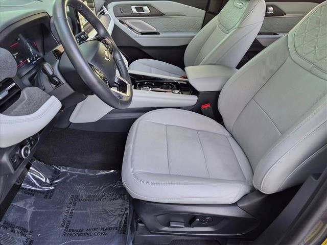 Used 2025 Ford Explorer Platinum w/ Ultimate Package AWD/4WD image 16