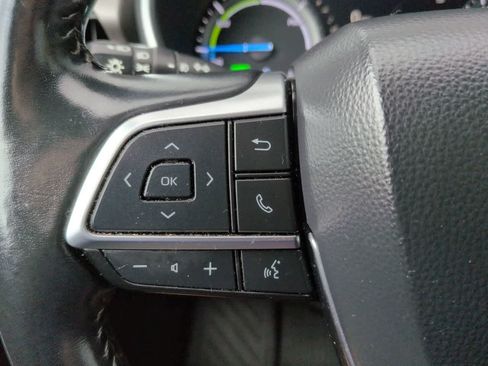 Used 2021 Toyota Highlander XLE AWD/4WD image 25