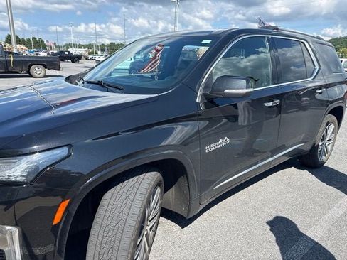 Used 2023 Chevrolet Traverse High Country AWD/4WD image 4