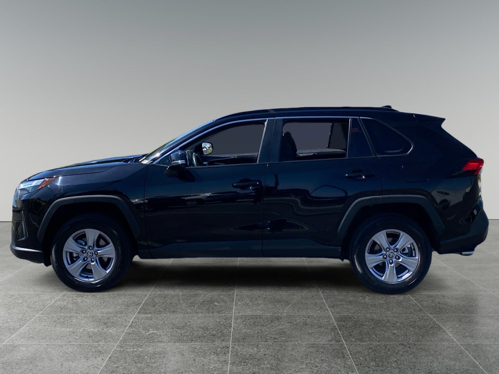 Used 2025 Toyota RAV4 XLE w/ Weather Package AWD/4WD image 2