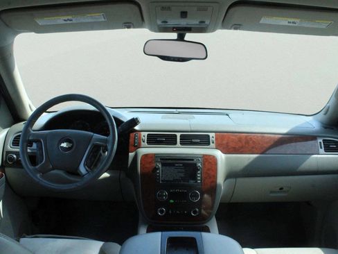 Used 2011 Chevrolet Suburban LTZ image 7