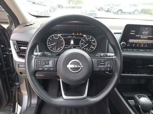 Used 2023 Nissan Rogue SV image 16