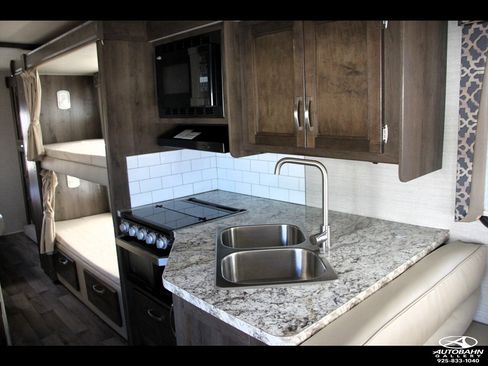 Used 2019 Ford E-450 and Econoline 450 Super Duty w/ Motorhome Prep Package image 12