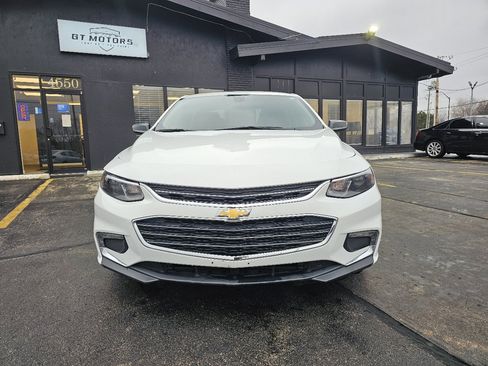 Used 2018 Chevrolet Malibu LT image 2