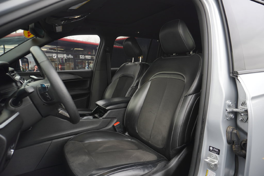 Used 2023 Jeep Grand Cherokee Altitude AWD/4WD image 23