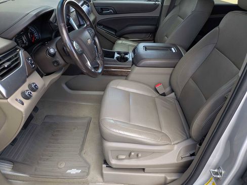 Used 2019 Chevrolet Suburban LT w/ Luxury Package image 15