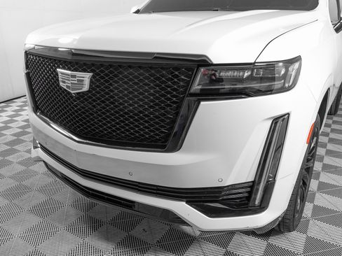 Used 2021 Cadillac Escalade Sport Platinum w/ LPO, ONYX Package image 33