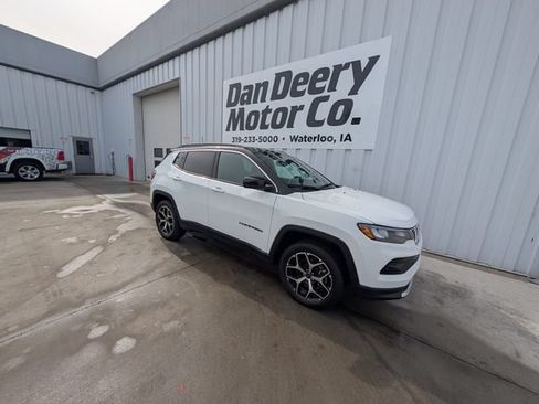 Used 2025 Jeep Compass Limited AWD/4WD image 19