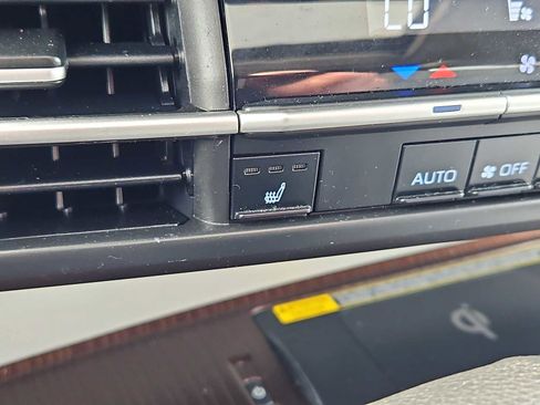 Used 2023 Toyota Sienna XLE w/ XLE Plus Package AWD/4WD image 21