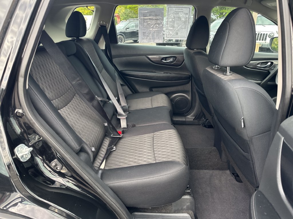 Used 2018 Nissan Rogue S AWD/4WD image 22