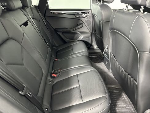 Certified 2025 Porsche Macan image 29