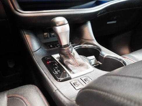 Used 2019 Toyota Highlander SE image 18