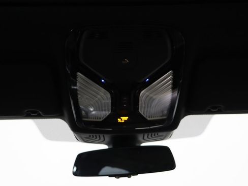 Used 2019 BMW M550i xDrive image 25