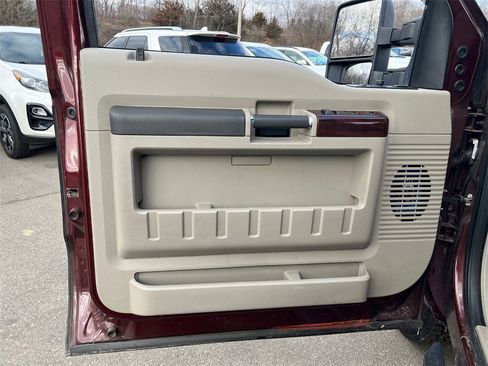 Used 2010 Ford F350 Lariat image 12