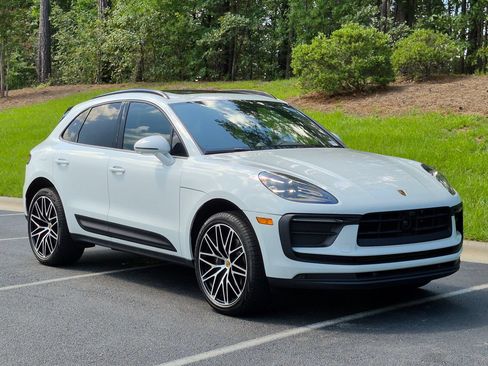 Certified 2026 Porsche Macan AWD/4WD image 32