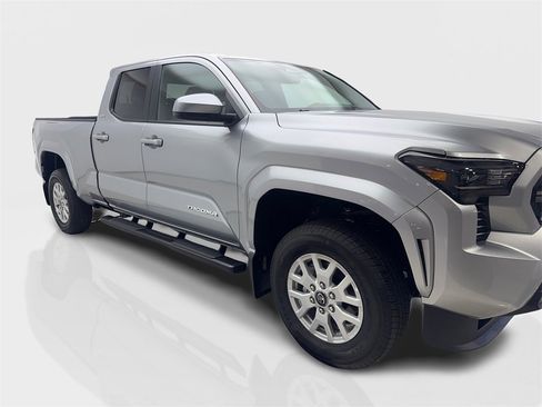 Used 2025 Toyota Tacoma SR5 image 12