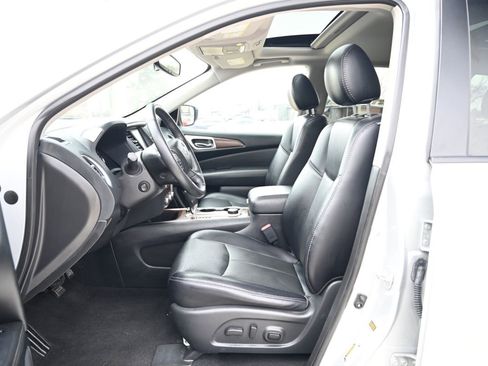 Used 2020 Nissan Pathfinder Platinum image 17