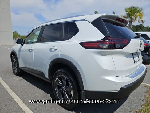 Used 2026 Nissan Rogue SV w/ SV Premium Package FWD image 6
