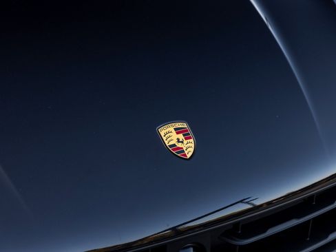 Certified 2023 Porsche Macan image 15