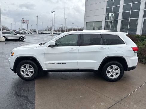 Used 2017 Jeep Grand Cherokee Laredo w/ Quick Order Package 23E image 9