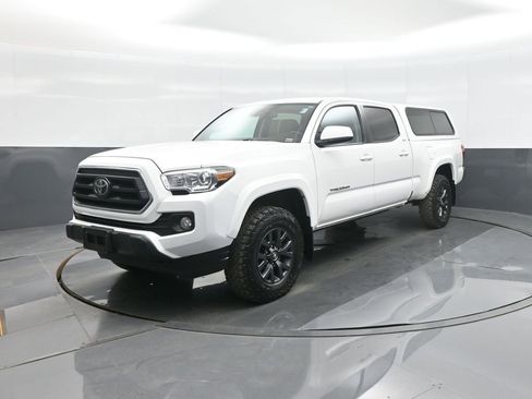 Certified 2022 Toyota Tacoma SR5 AWD/4WD image 3