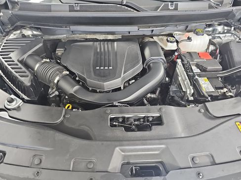 Used 2025 Chevrolet Traverse LT FWD image 37