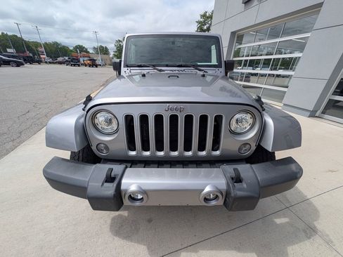Used 2018 Jeep Wrangler Unlimited Sahara w/ Connectivity Group image 7