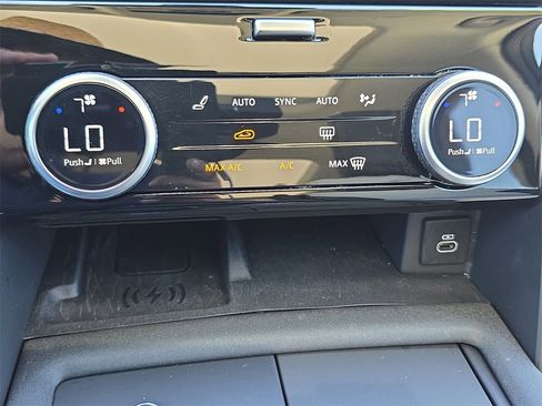 Certified 2025 Land Rover Discovery S image 26