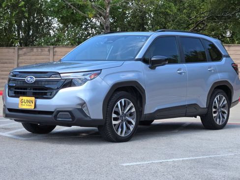 Used 2025 Subaru Forester Touring AWD/4WD image 7
