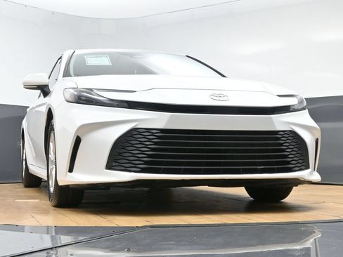 Used 2025 Toyota Camry LE FWD image 50